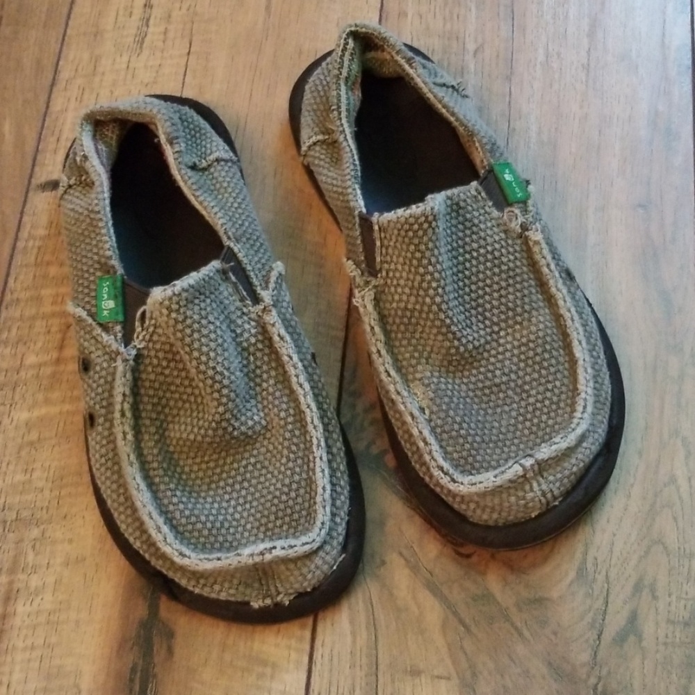 Sanuk boys shoes